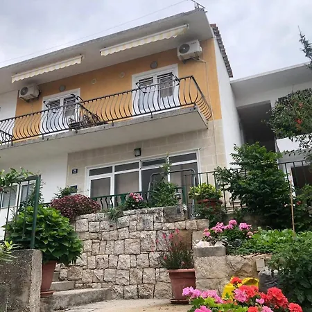 Apartment By The Sea Tucepi, Makarska - 22656 *