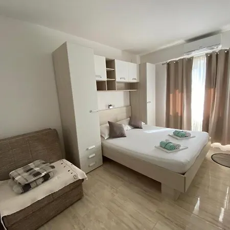 By The Sea Tucepi, Makarska - 22656 Apartment